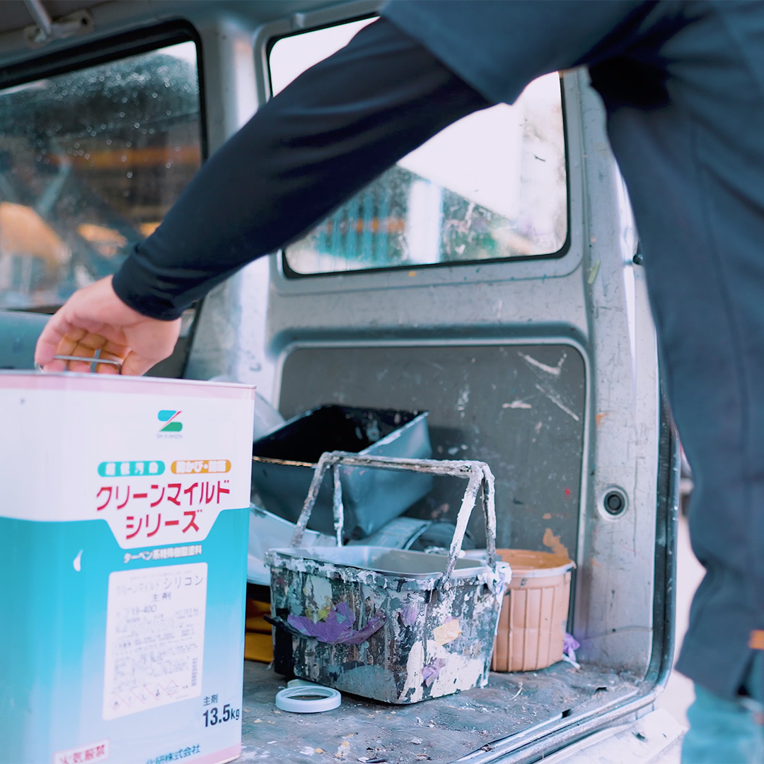 エスエスの一日スケジュール、現場の片付けをする職人